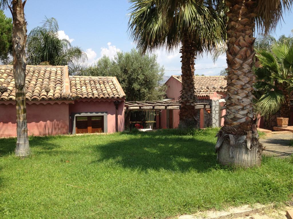 Villa Del Nespolo Fiumefreddo di Sicilia Exterior foto