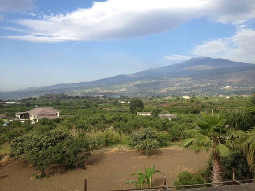 Villa Del Nespolo Fiumefreddo di Sicilia Exterior foto